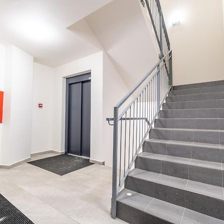 Brand New Studio Apartment # 42 In Brand New Building With Free Parking In The Center Prag Exterior foto