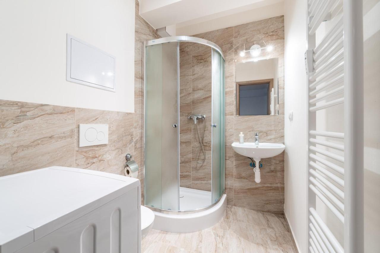 Brand New Studio Apartment # 42 In Brand New Building With Free Parking In The Center Prag Exterior foto