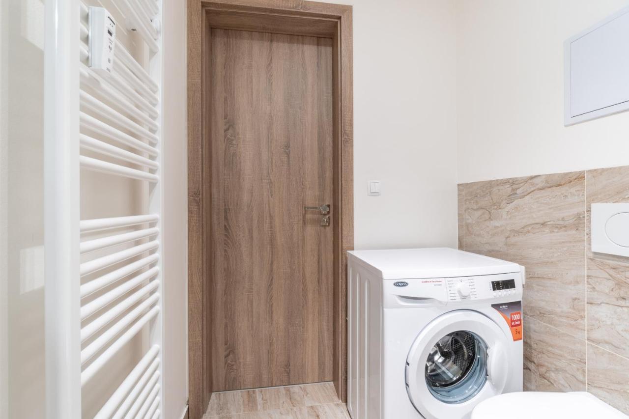 Brand New Studio Apartment # 42 In Brand New Building With Free Parking In The Center Prag Exterior foto